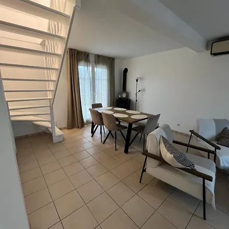 بيت للعطل Maison Paris Jo 2024 *